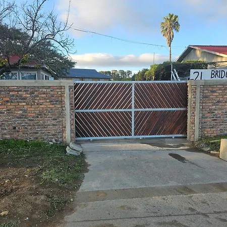 Intuthuzelo On Bridge Apartment King William's Town Exterior photo